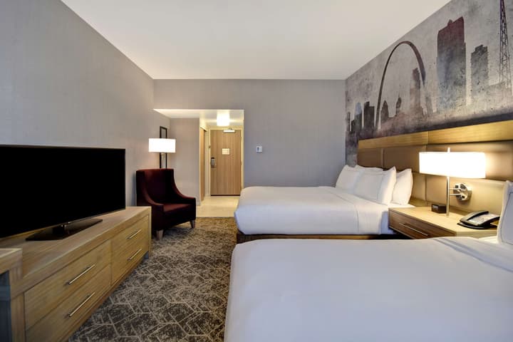 DoubleTree by Hilton St. Louis Airport