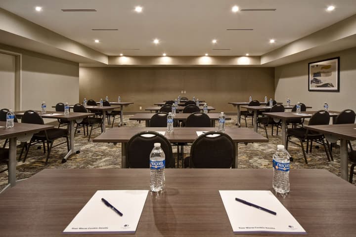 DoubleTree by Hilton St. Louis Airport
