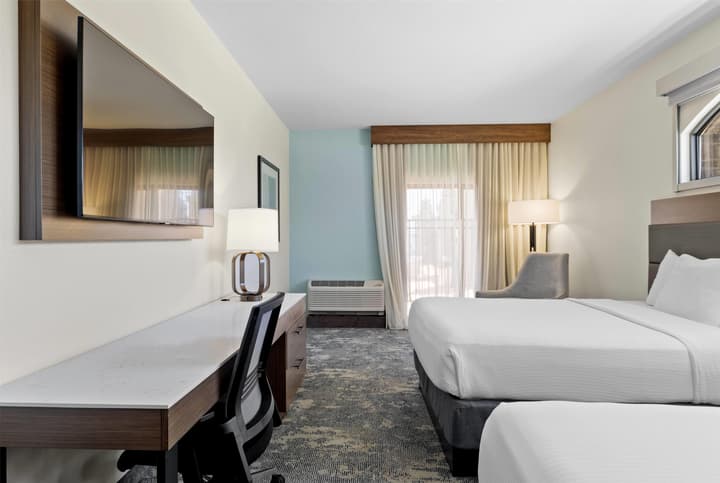 La Quinta Inn & Suites by Wyndham Santa Cruz