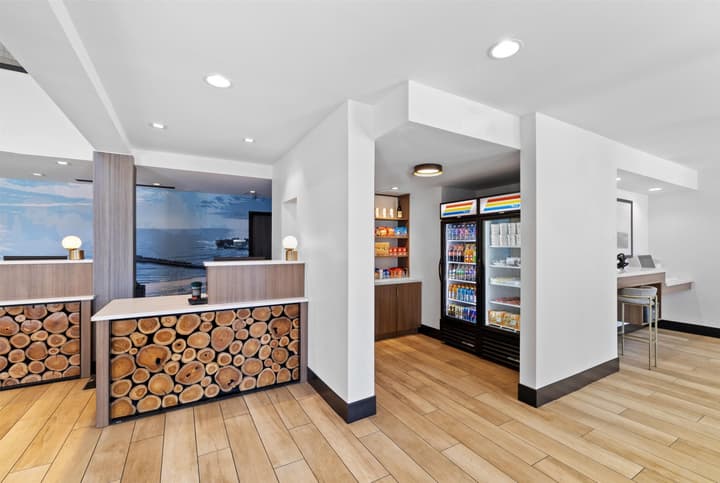 La Quinta Inn & Suites by Wyndham Santa Cruz