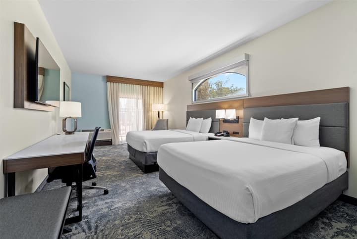 La Quinta Inn & Suites by Wyndham Santa Cruz