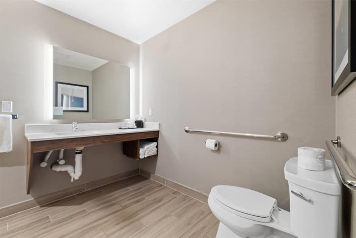 La Quinta Inn & Suites by Wyndham Santa Cruz