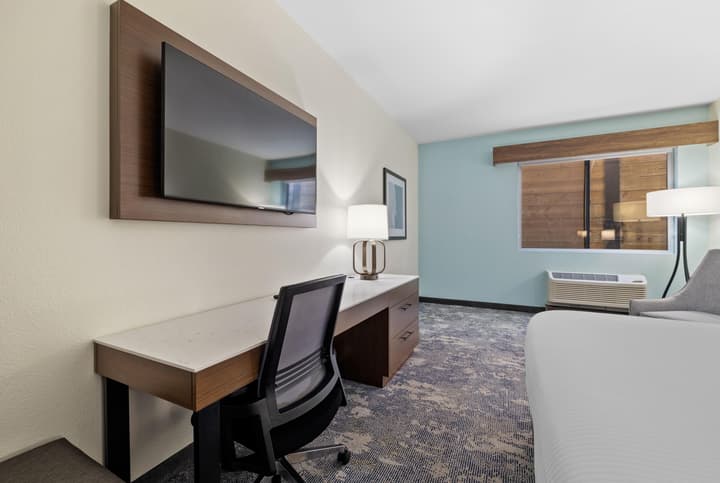 La Quinta Inn & Suites by Wyndham Santa Cruz