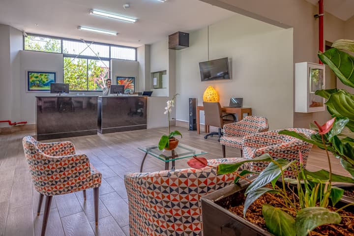 Irazu Hotel & Studios