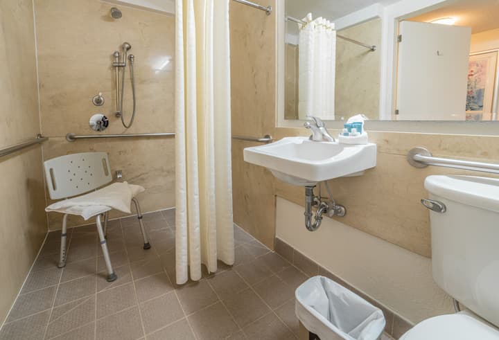 Irazu Hotel & Studios
