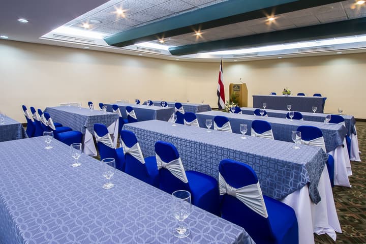 Irazu Hotel & Studios