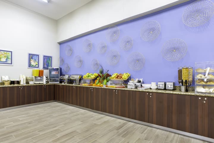 Irazu Hotel & Studios