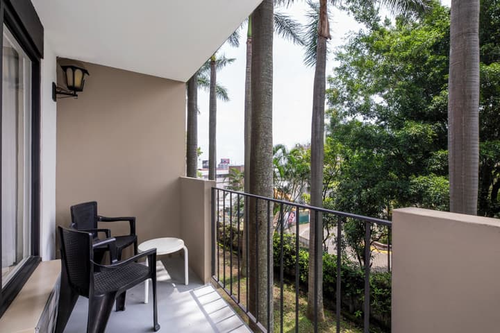 Irazu Hotel & Studios