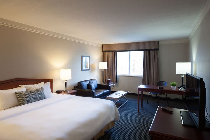 Toronto Don Valley Hotel and Suites