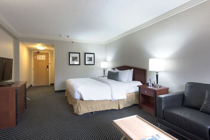 Toronto Don Valley Hotel and Suites