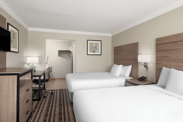 Solara Inn and Suites