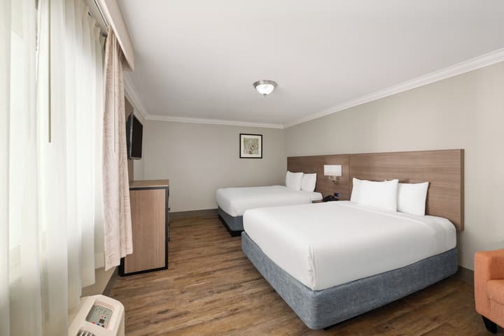 Solara Inn and Suites