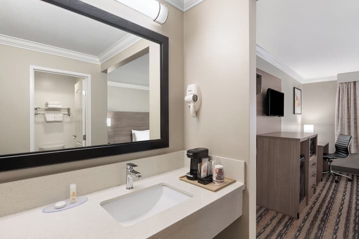 Solara Inn and Suites