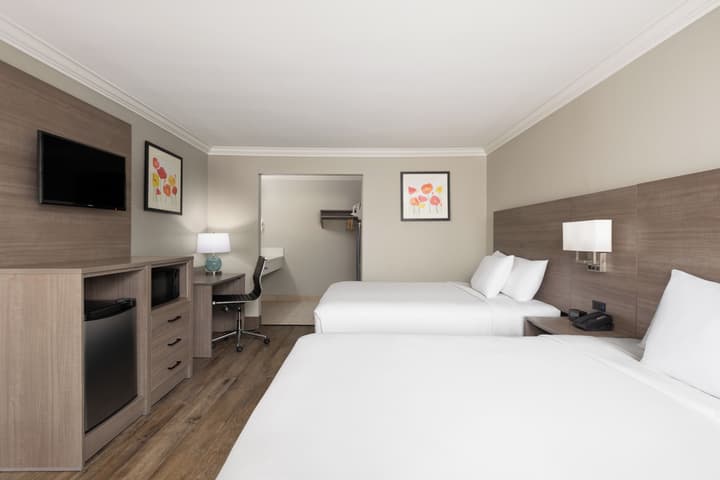 Solara Inn and Suites