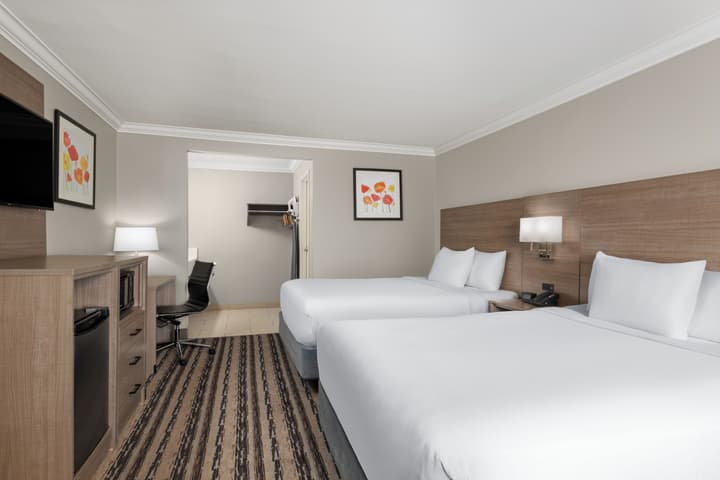 Solara Inn and Suites