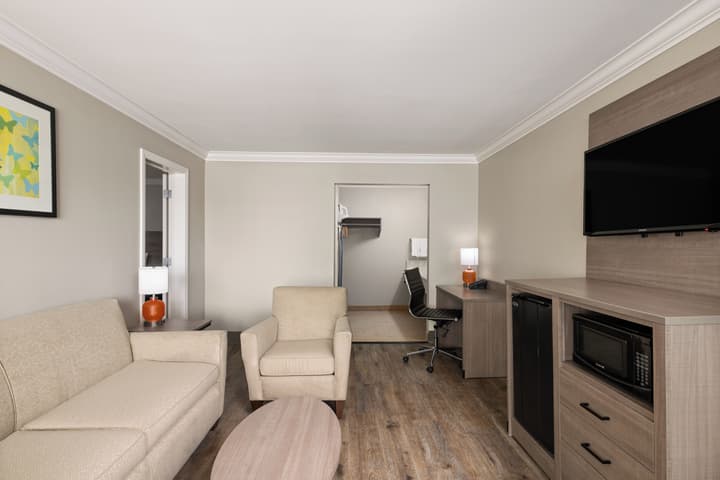 Solara Inn and Suites