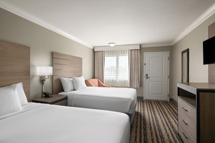 Solara Inn and Suites