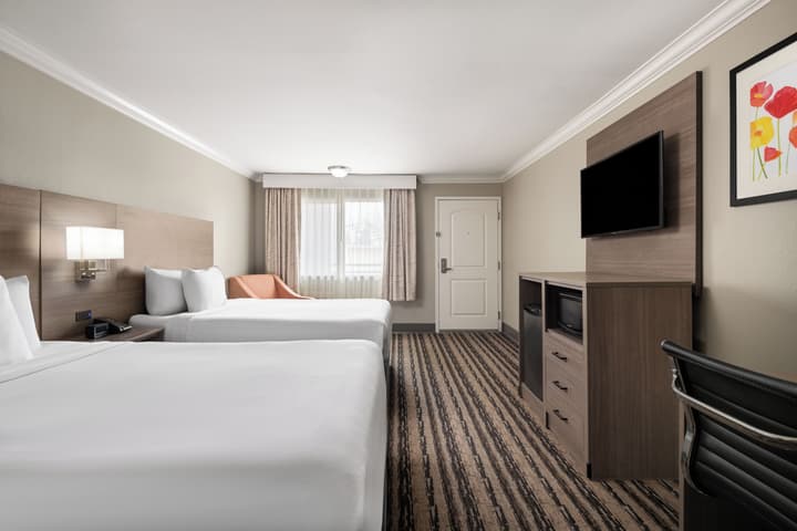 Solara Inn and Suites