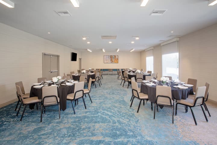 Holiday Inn Los Angeles - LAX Airport by IHG