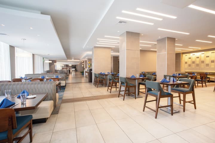 Holiday Inn Los Angeles - LAX Airport by IHG