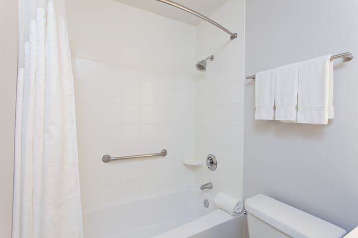Holiday Inn Los Angeles - LAX Airport by IHG
