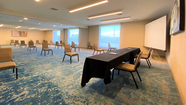 Holiday Inn Los Angeles - LAX Airport by IHG