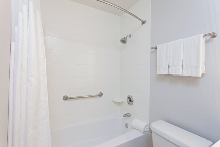 Holiday Inn Los Angeles - LAX Airport by IHG