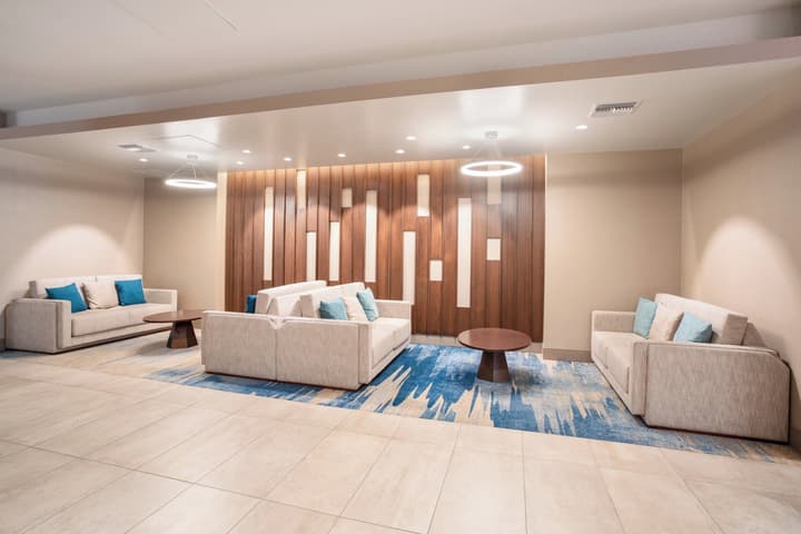 Holiday Inn Los Angeles - LAX Airport by IHG
