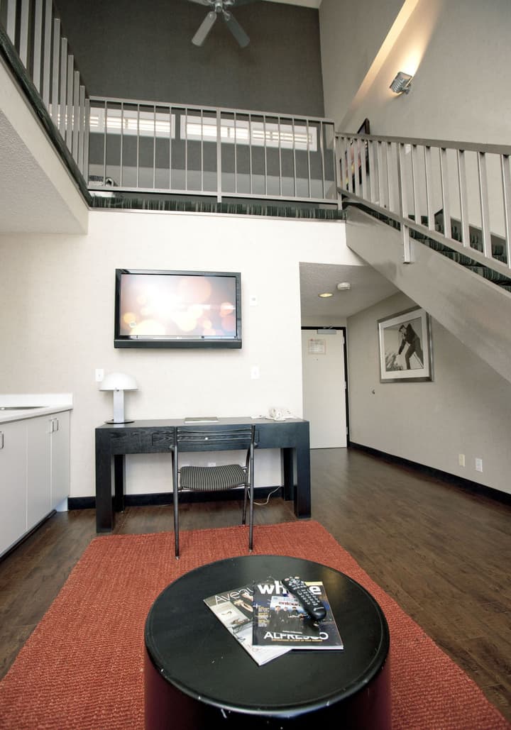 Ramada Plaza by Wyndham West Hollywood Hotel & Suites