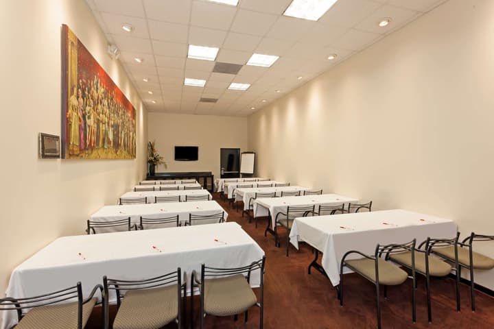 Ramada Plaza by Wyndham West Hollywood Hotel & Suites