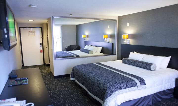 Ramada Plaza by Wyndham West Hollywood Hotel & Suites