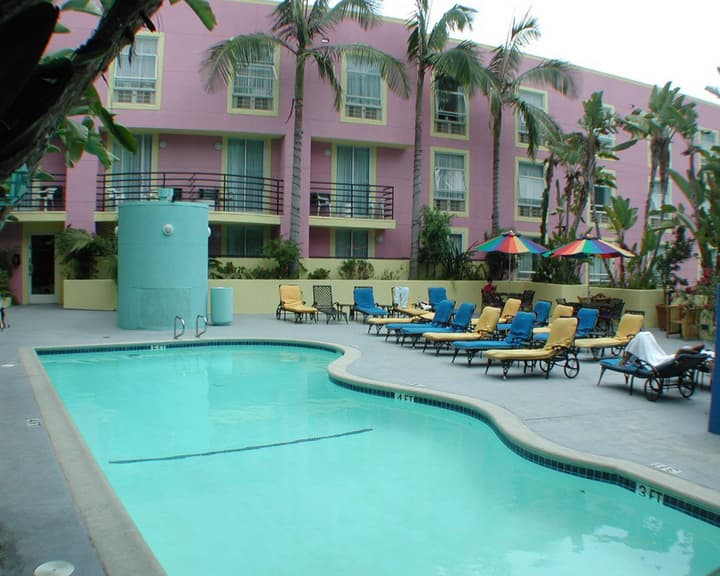 Ramada Plaza by Wyndham West Hollywood Hotel & Suites