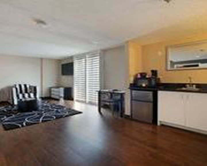Ramada Plaza by Wyndham West Hollywood Hotel & Suites