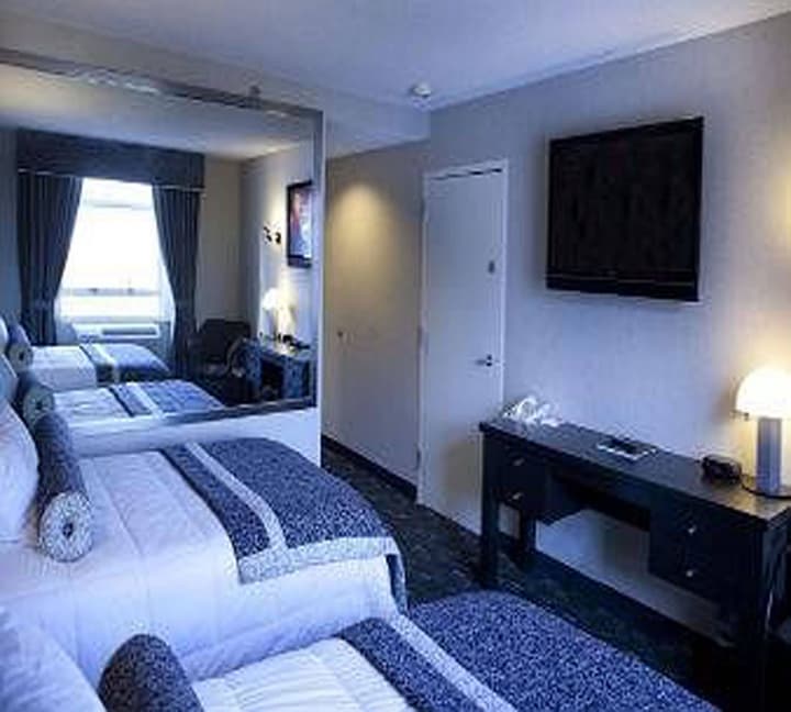 Ramada Plaza by Wyndham West Hollywood Hotel & Suites