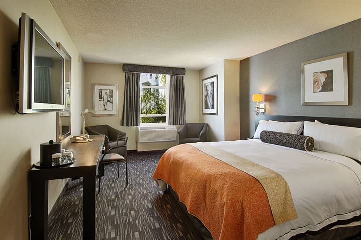 Ramada Plaza by Wyndham West Hollywood Hotel & Suites