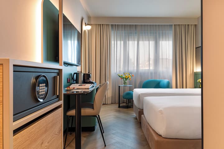 Living Place Hotel