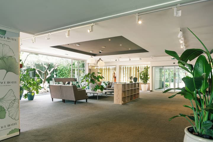 Living Place Hotel