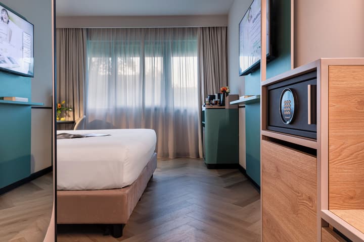 Living Place Hotel