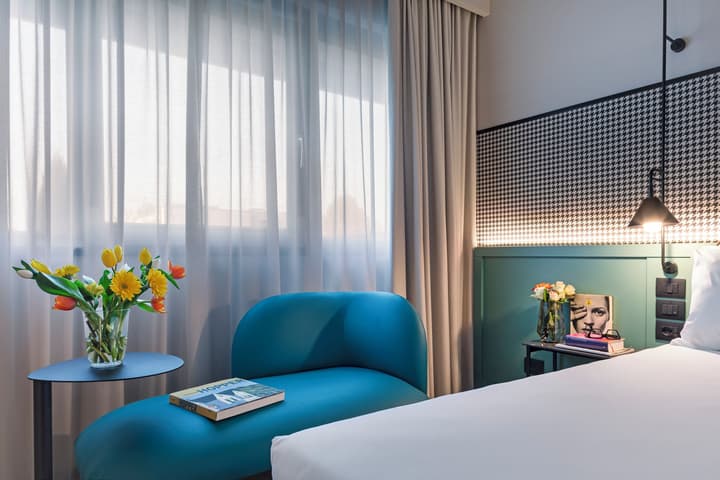 Living Place Hotel