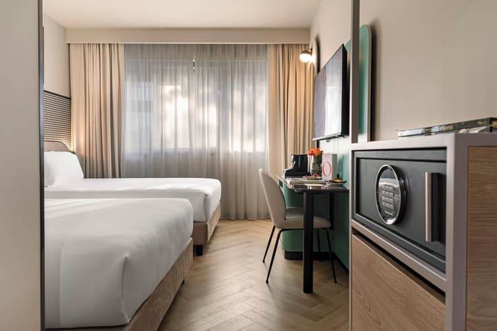 Living Place Hotel