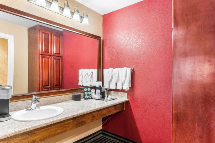 Best Western Plus Yosemite Way Station Motel
