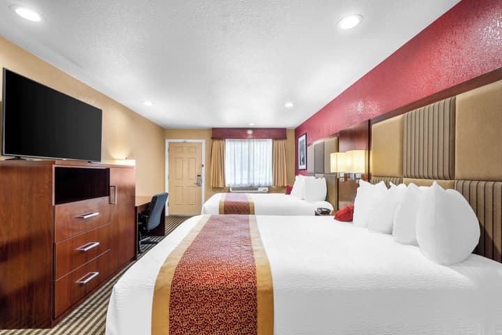 Best Western Plus Yosemite Way Station Motel