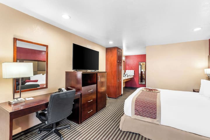 Best Western Plus Yosemite Way Station Motel