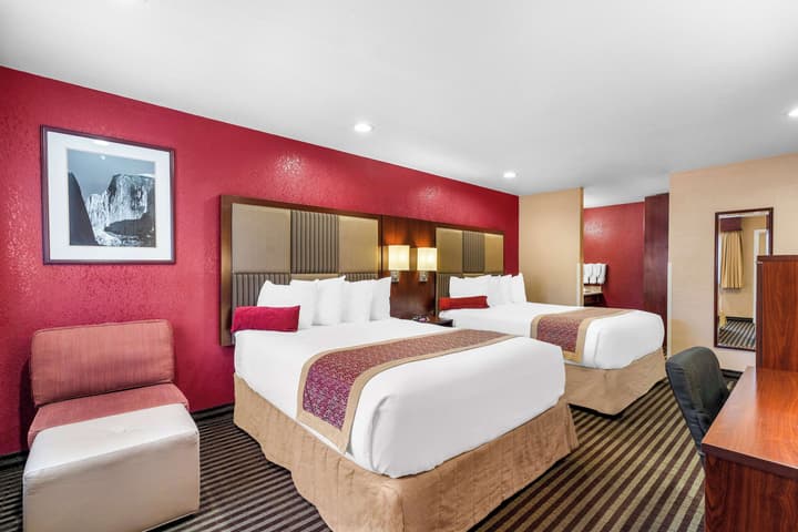 Best Western Plus Yosemite Way Station Motel