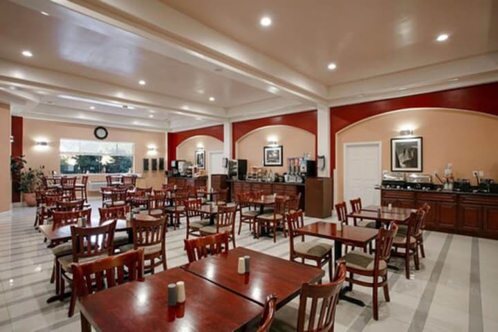 Best Western Plus Yosemite Way Station Motel