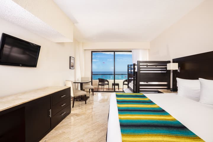 Crown Paradise Club Cancun All Inclusive