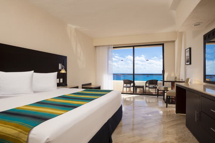Crown Paradise Club Cancun All Inclusive