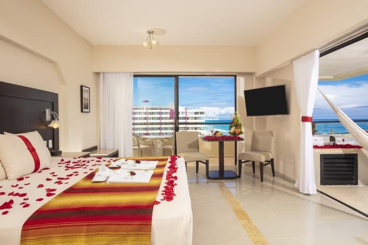Crown Paradise Club Cancun All Inclusive
