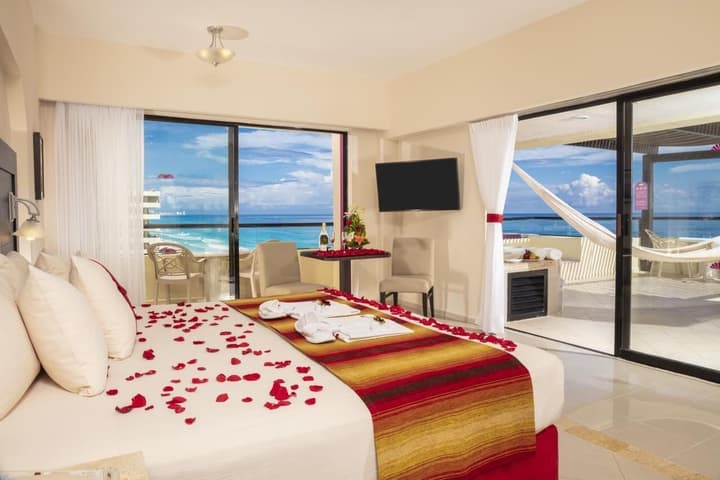 Crown Paradise Club Cancun All Inclusive