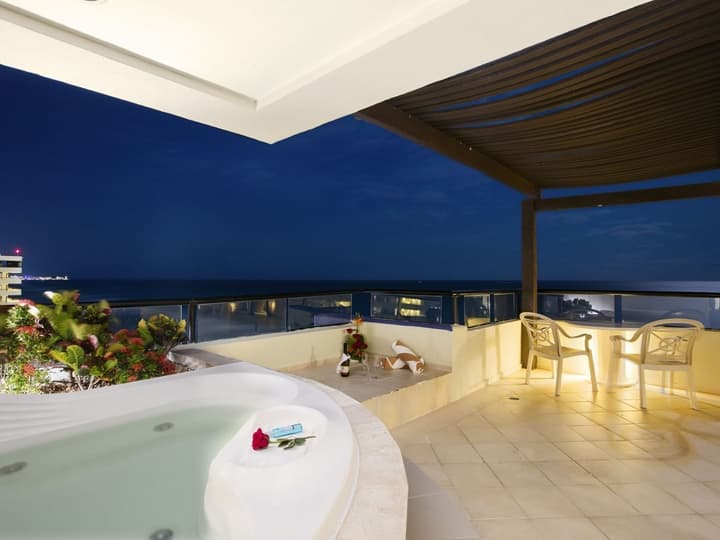 Crown Paradise Club Cancun All Inclusive